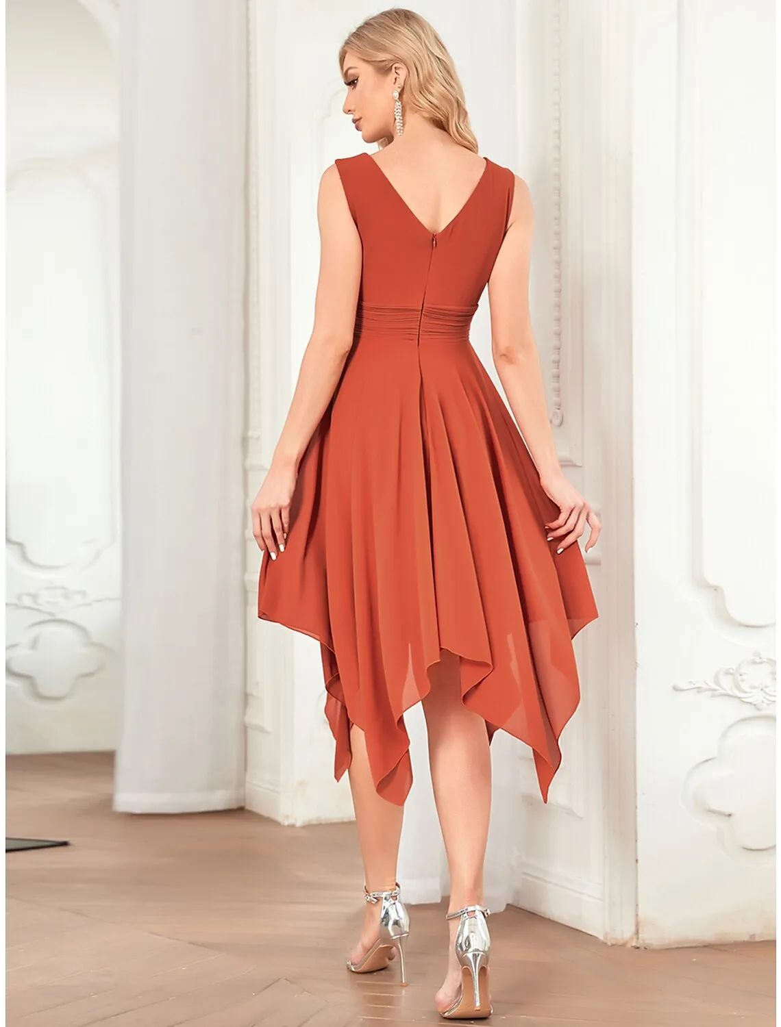 A-Line Bridesmaid Dress V Neck Sleeveless Elegant Short / Mini Chiffon with Pleats / Tier / Solid Color