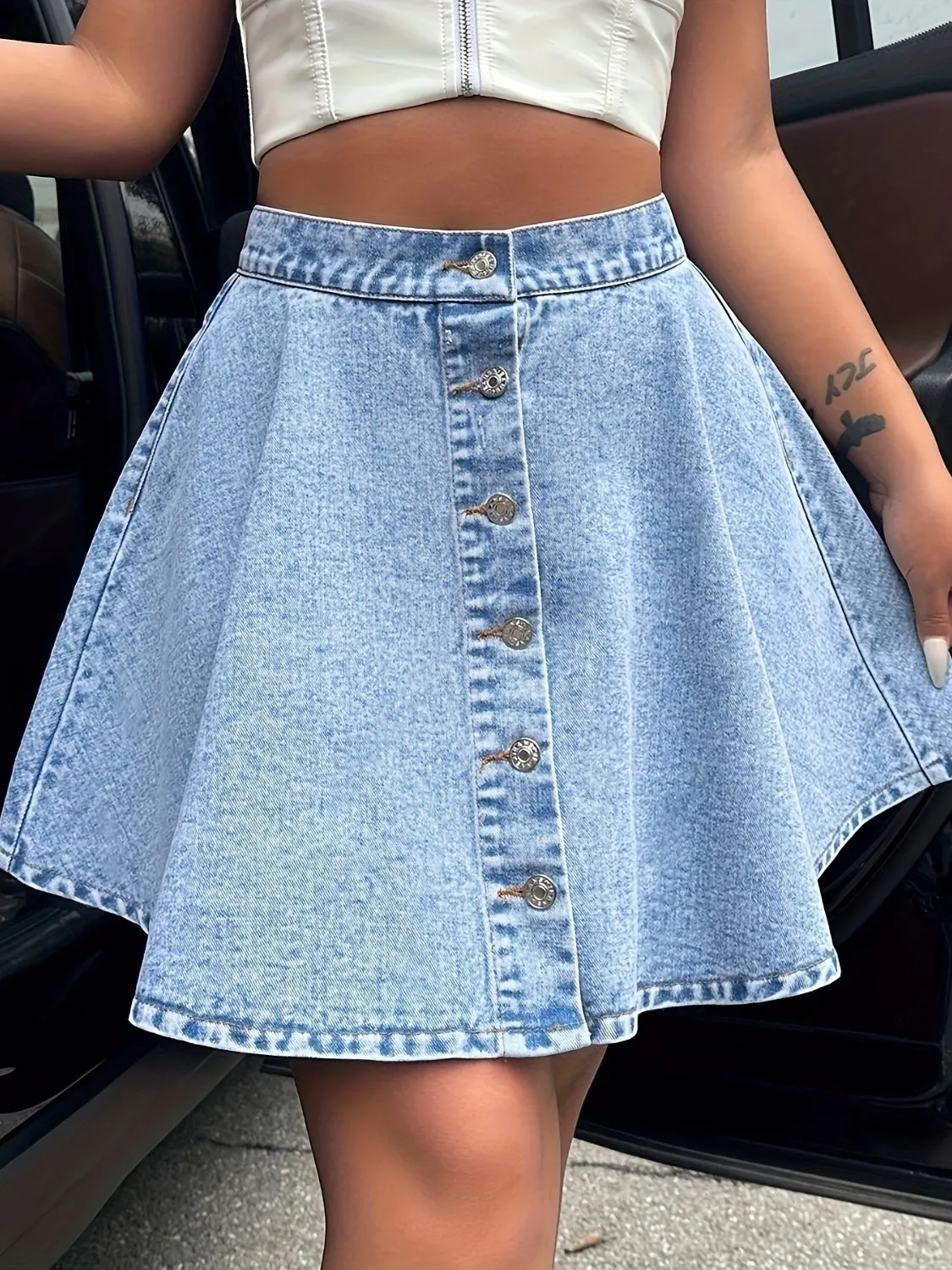 Buttoned Mini Denim Skirt