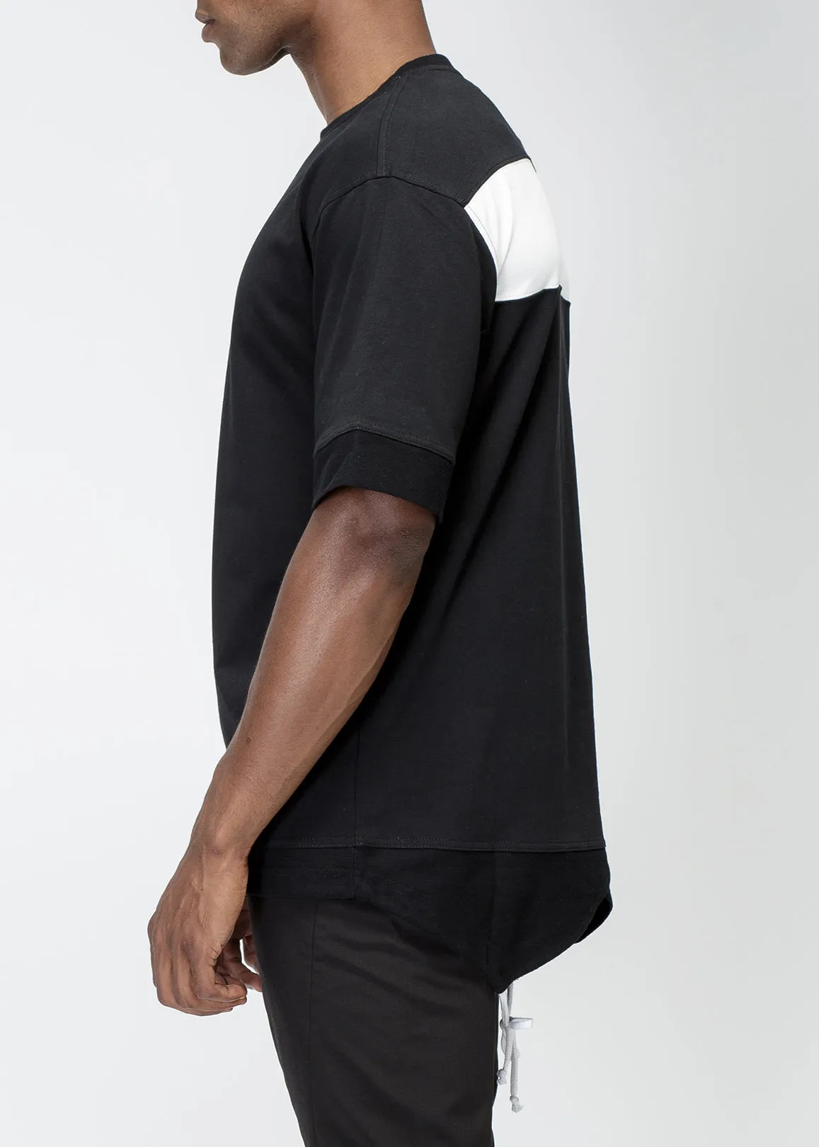 Konus Men's Cut Block Fishtail Tee in Black