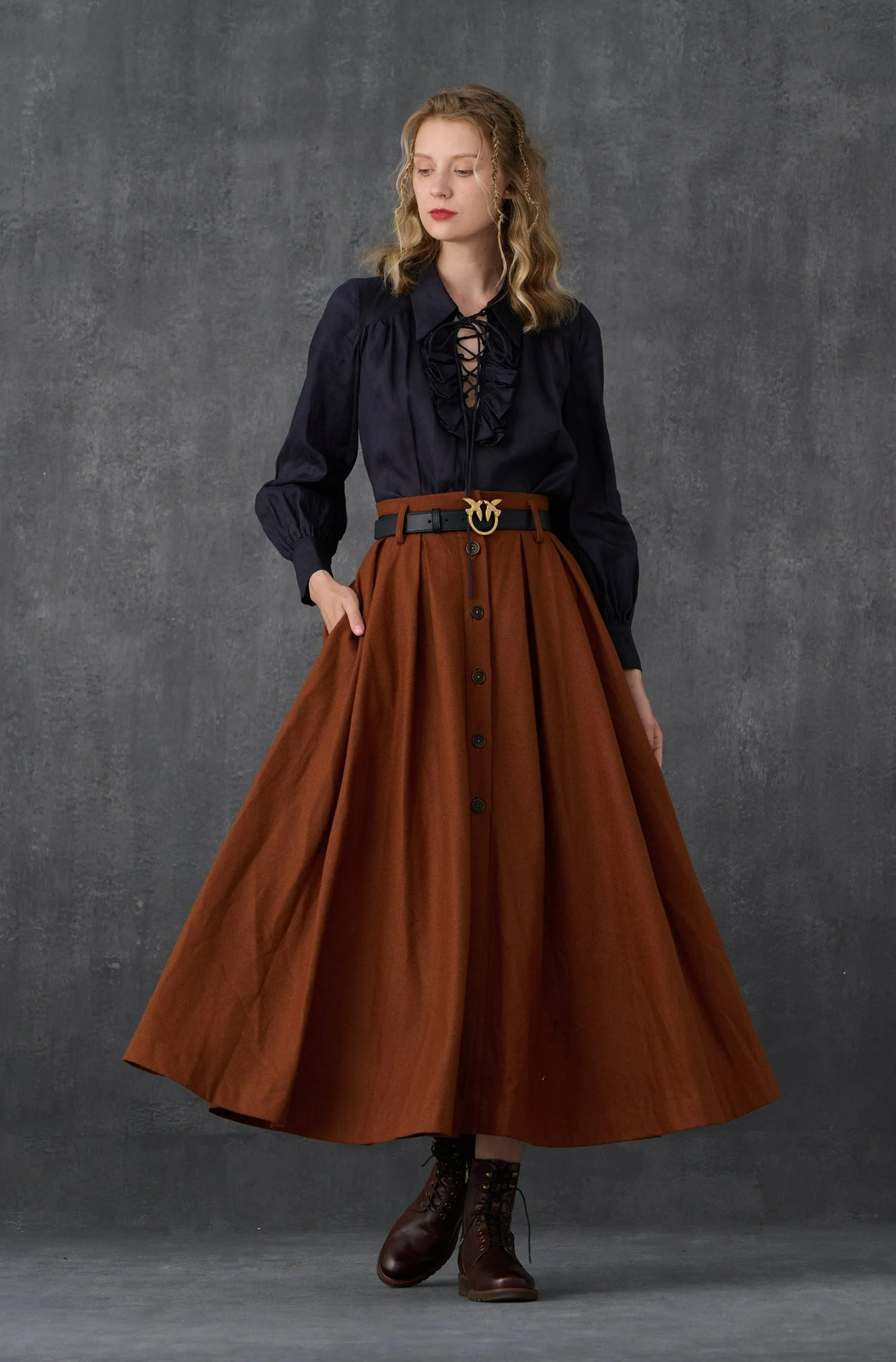 Naomi 33 |  buttoned up wool skirt in brown